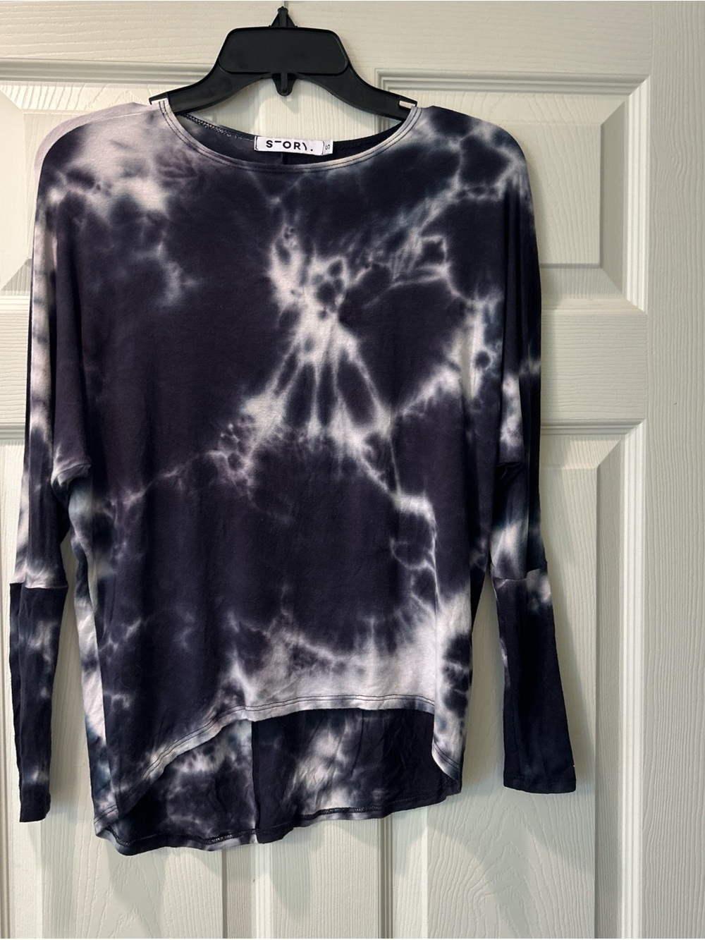 Women's Black & White Tie-Dye Long Sleeve Top